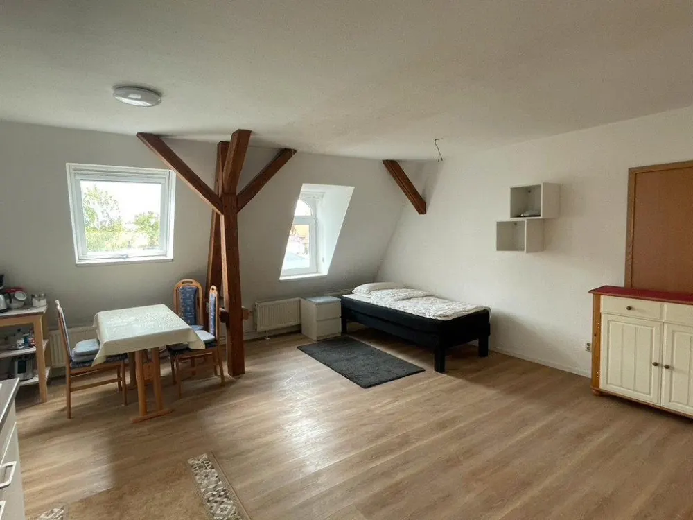 35 m2 teilmöblierte Wohnung mit eigener Küche & Bad, Lindenau, a