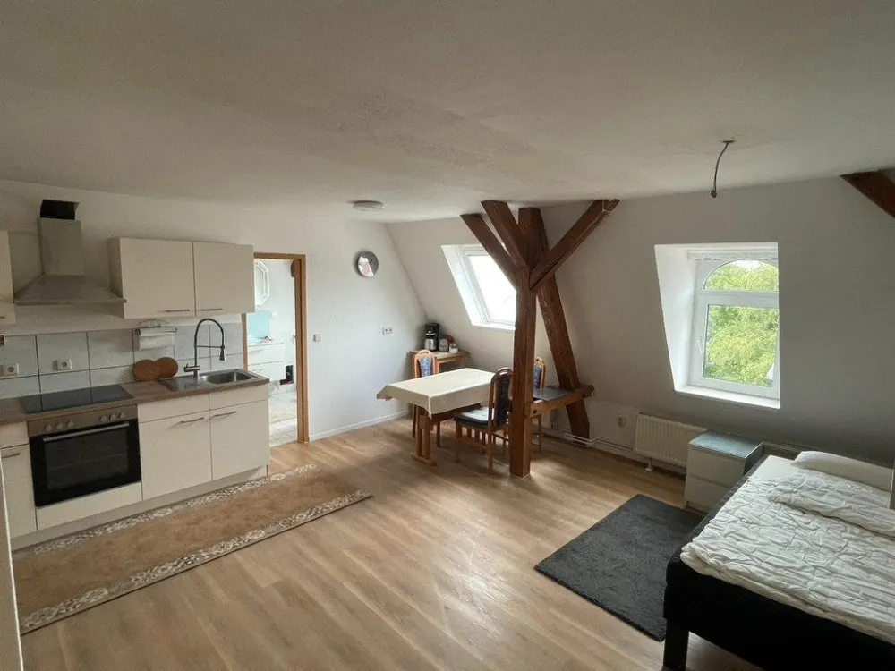 35 m2 teilmöblierte Wohnung mit eigener Küche & Bad, Lindenau, a