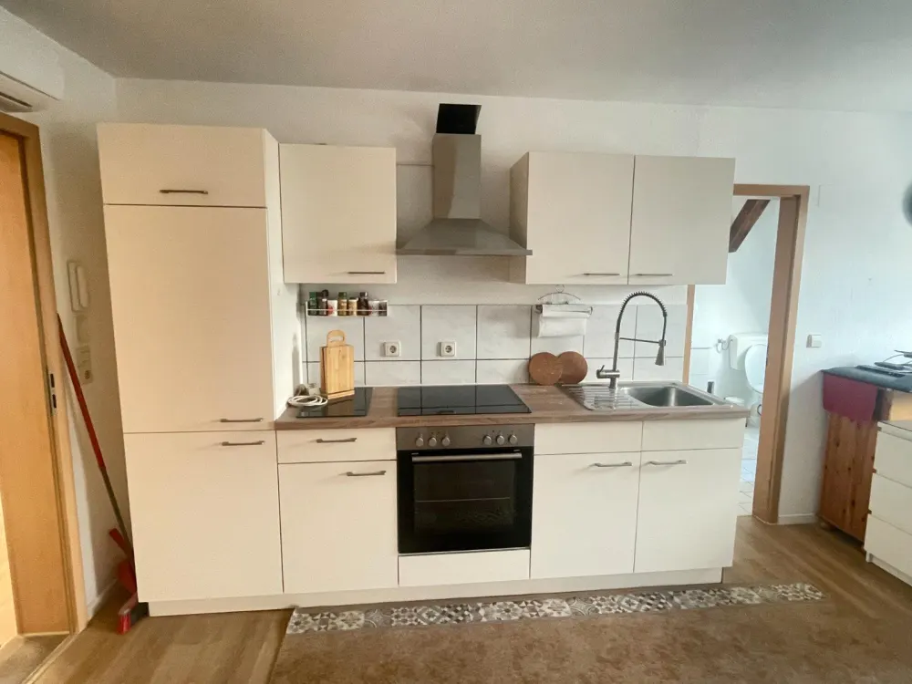 35 m2 teilmöblierte Wohnung mit eigener Küche & Bad, Lindenau, a
