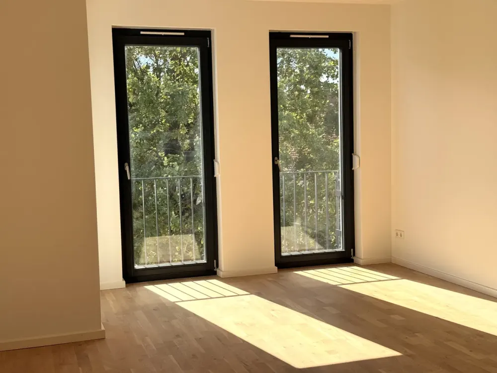 Erstbezug/Neubau: Helle 2-Zimmer-Neubauwohnung mit Südwest-Balkon und Eichenparkett