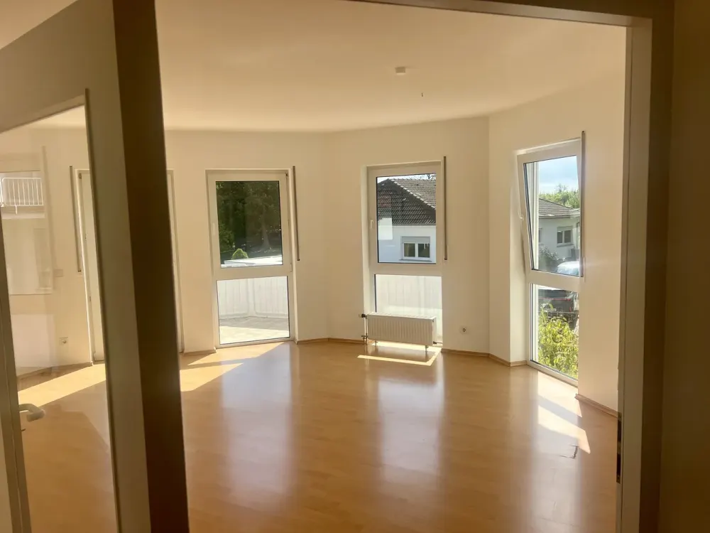 Provisionsfrei vom Eigentümer: helle 2-Zimmer-Wohnung mit 2 Balkonen und Einbauküche
