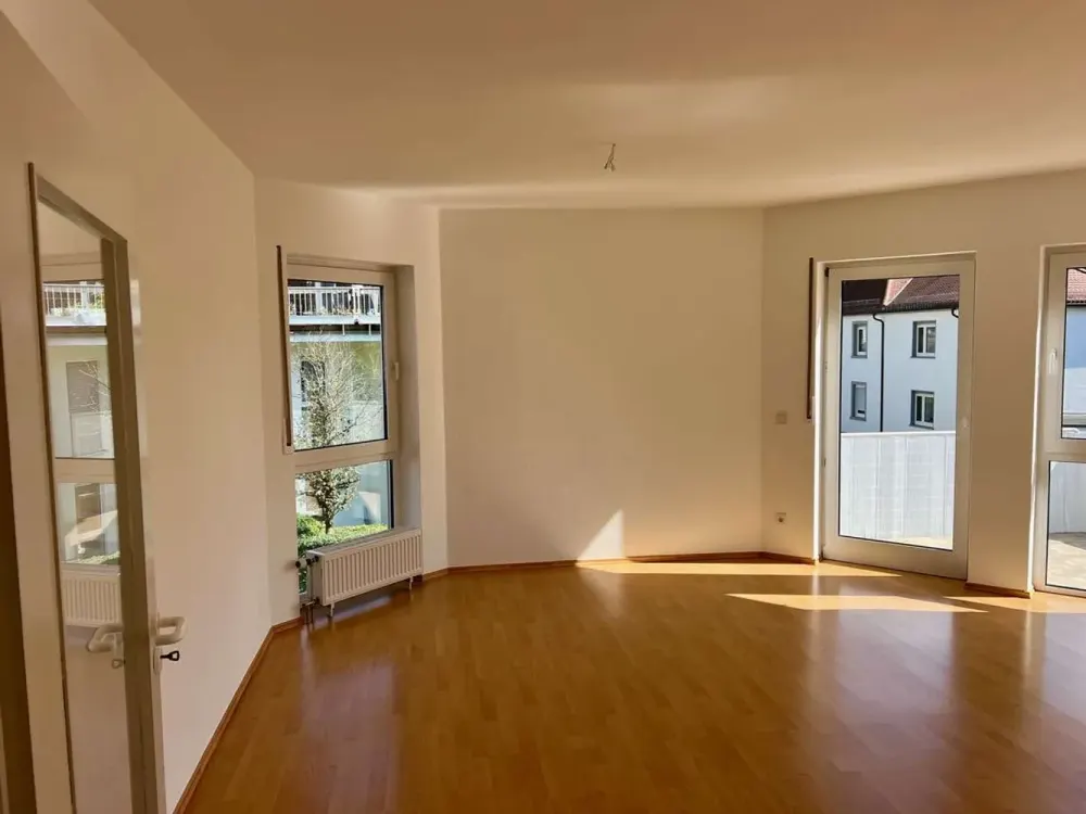 Provisionsfrei vom Eigentümer: helle 2-Zimmer-Wohnung mit 2 Balkonen und Einbauküche