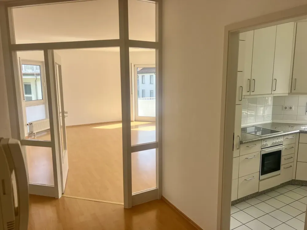 Provisionsfrei vom Eigentümer: helle 2-Zimmer-Wohnung mit 2 Balkonen und Einbauküche