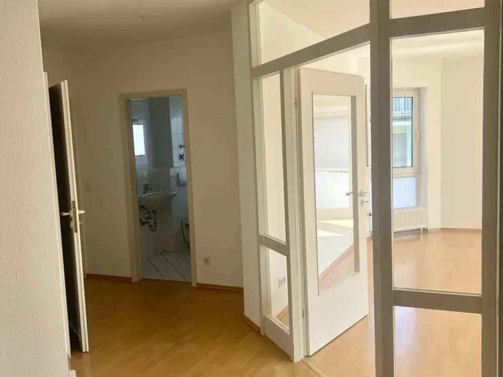 Provisionsfrei vom Eigentümer: helle 2-Zimmer-Wohnung mit 2 Balkonen und Einbauküche