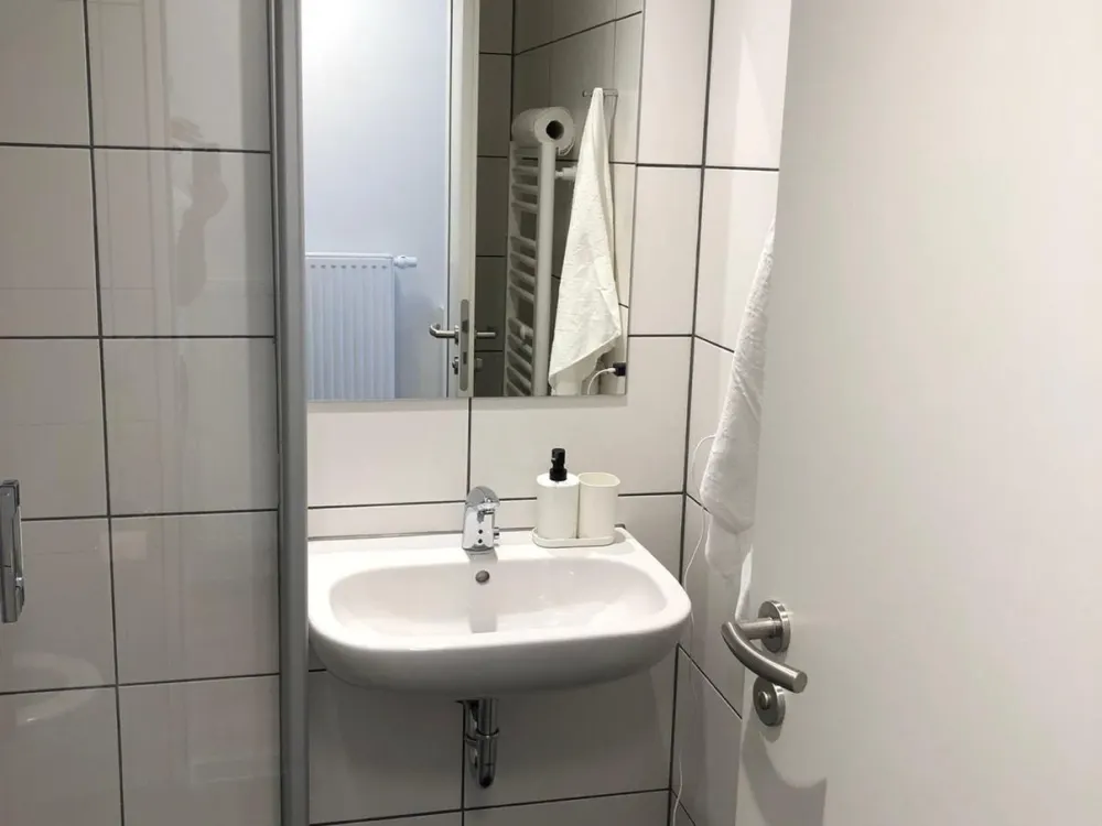 Geschmackvolle 1 Raum Wohnung mit Balkon - voll möbliert