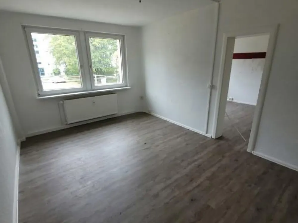 Charming 3-Room Apartment Seeks New Tenant!