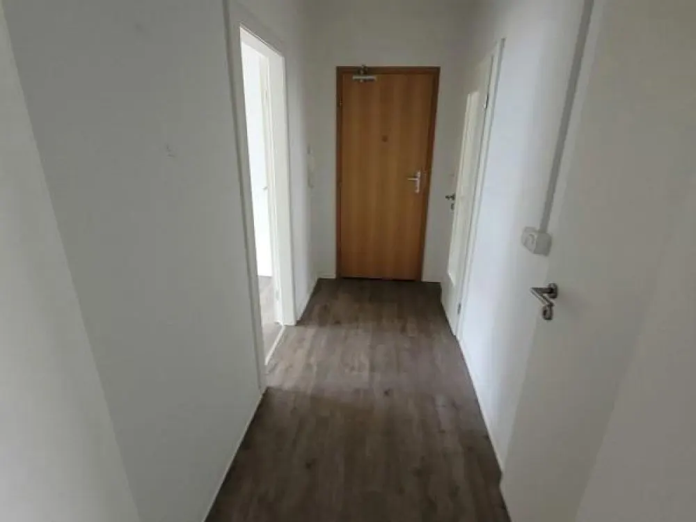 Charming 3-Room Apartment Seeks New Tenant!