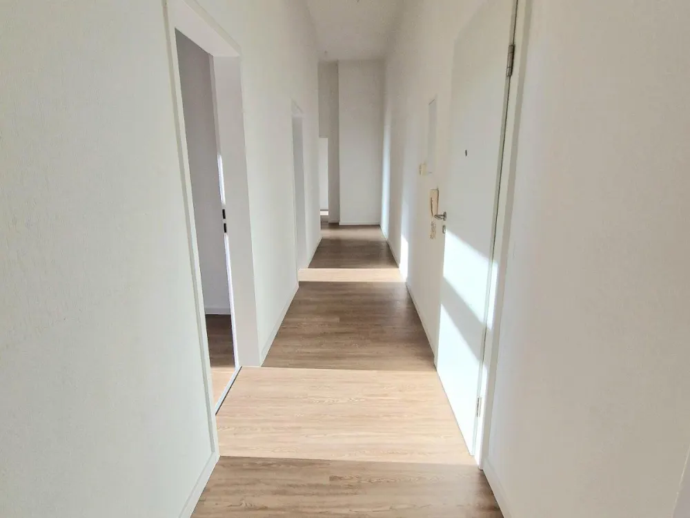 Modernisierte 3 Zi.- Wohnung mit Balkon & Stellplatz