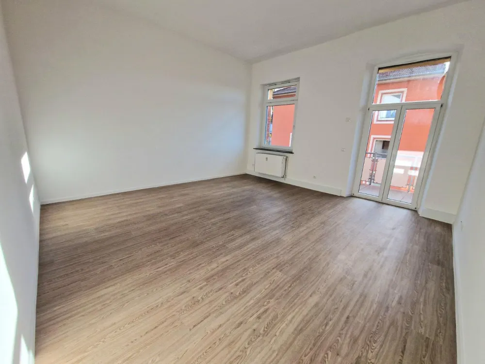 Modernisierte 3 Zi.- Wohnung mit Balkon & Stellplatz