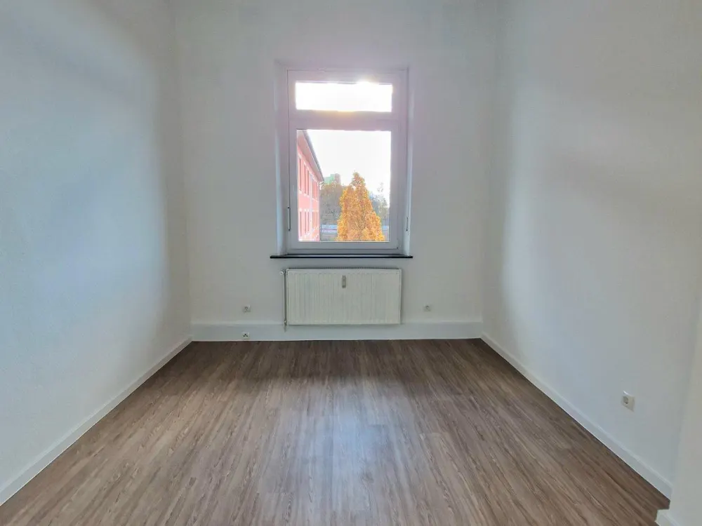 Modernisierte 3 Zi.- Wohnung mit Balkon & Stellplatz