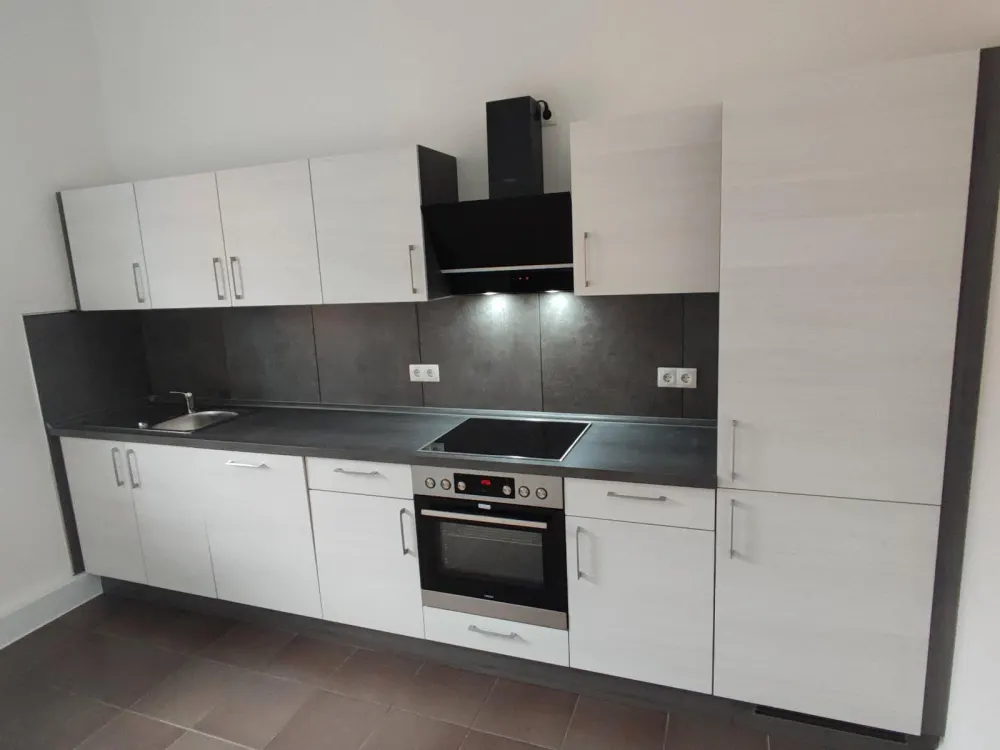 Modernisierte 3 Zi.- Wohnung mit Balkon & Stellplatz