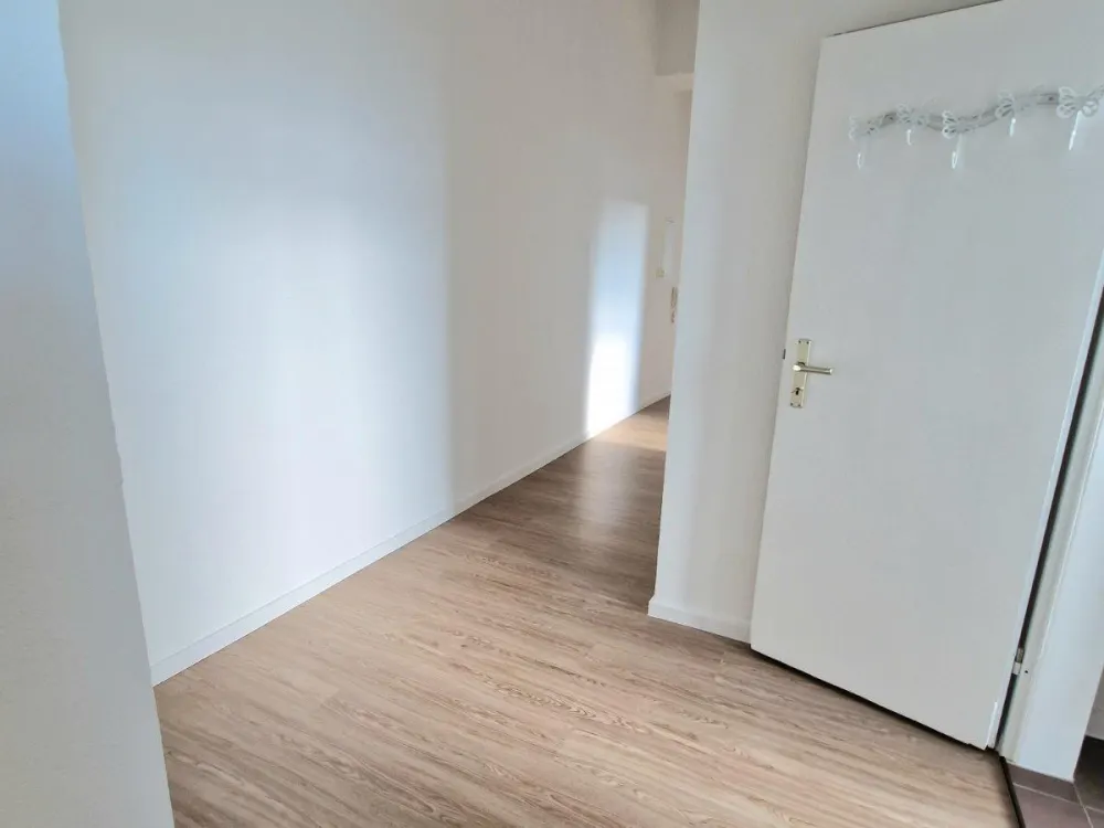 Modernisierte 3 Zi.- Wohnung mit Balkon & Stellplatz