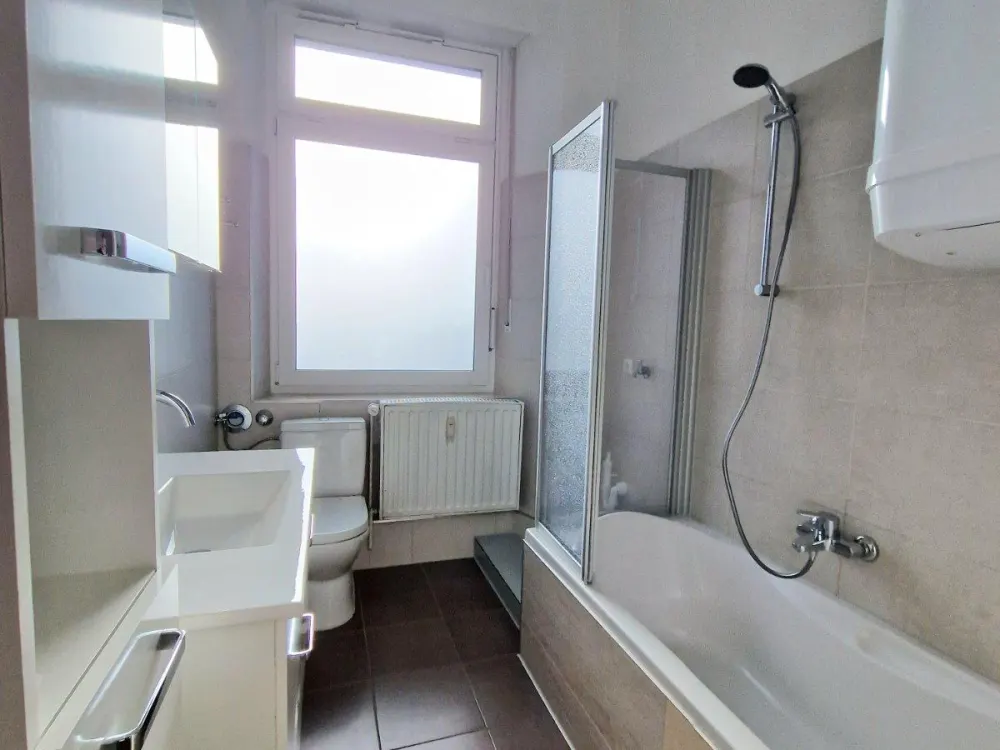 Modernisierte 3 Zi.- Wohnung mit Balkon & Stellplatz