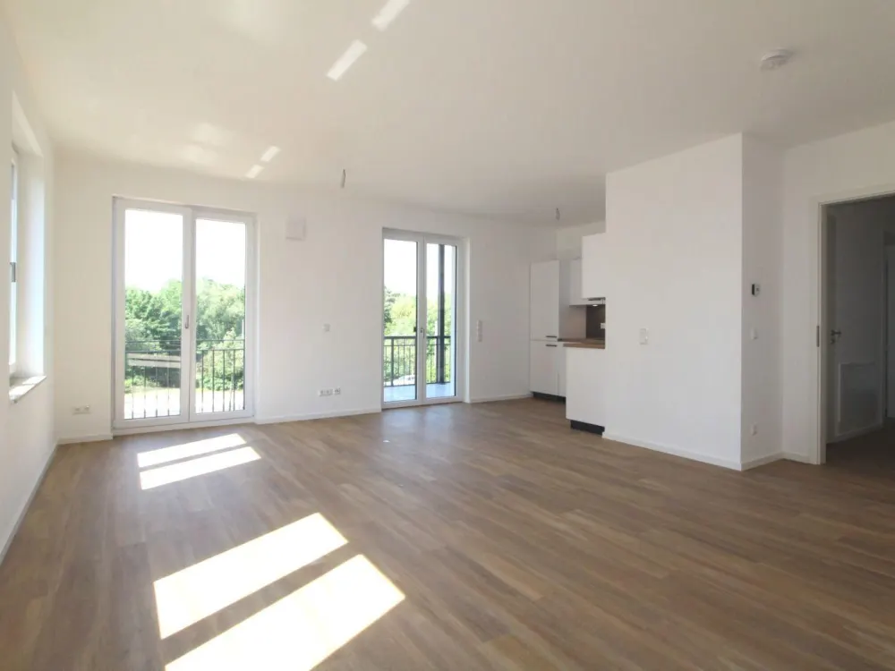 Großzügige 4 Zimmer mit EBK, 2 Bädern und großem Westbalkon!
