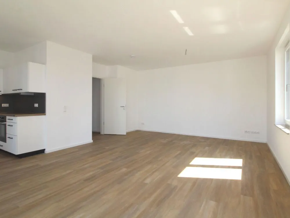 Großzügige 4 Zimmer mit EBK, 2 Bädern und großem Westbalkon!