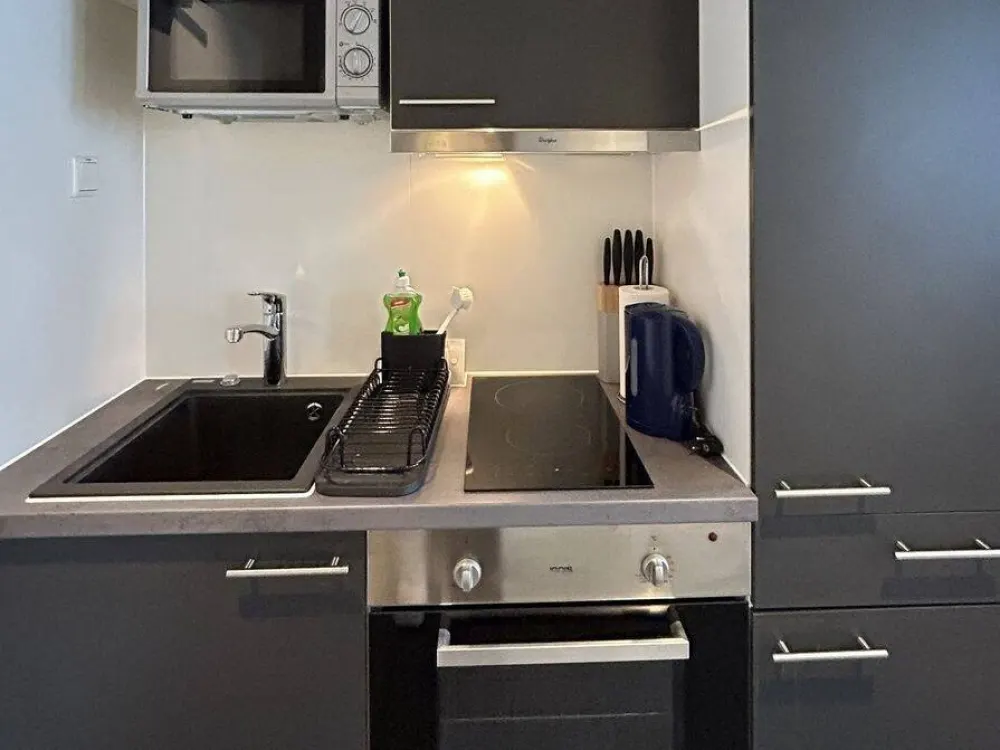 Komfortables 1-Zimmer Apartment, bequem möbliert und voll ausgestattet, zentral in Niederrad