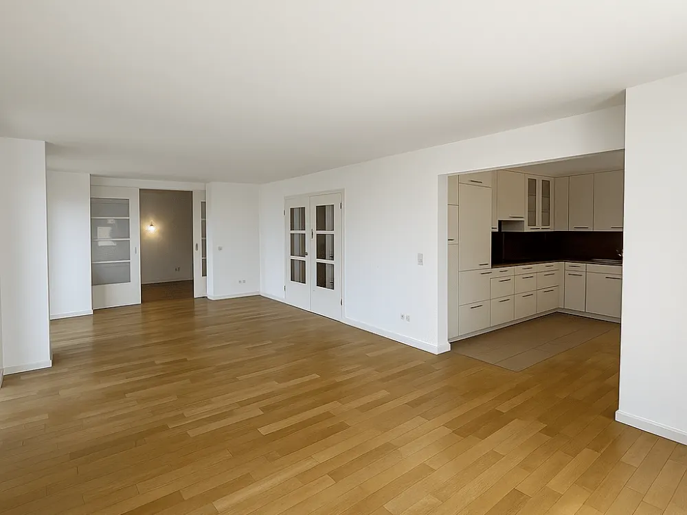 Großzügiges 221-m²-Penthouse in Düsseldorf-Lörick - 2 Dachterrassen, 2 TG-Stellplätze & Aufzug!