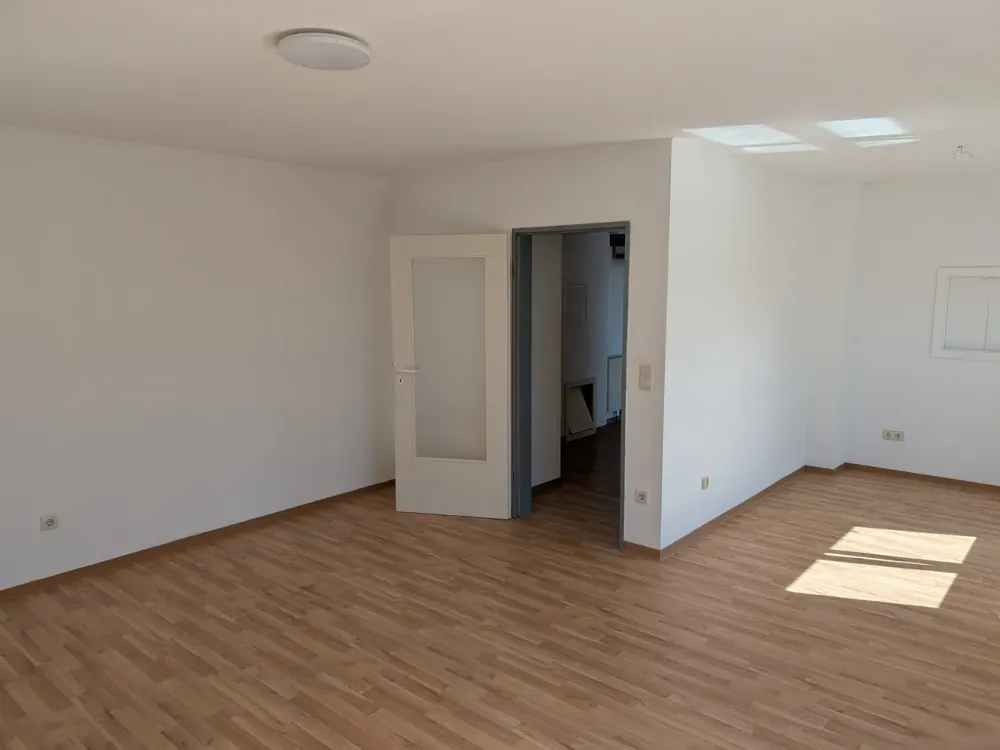Schöne helle 4 Zimmer Wohnung über 2 Ebenen