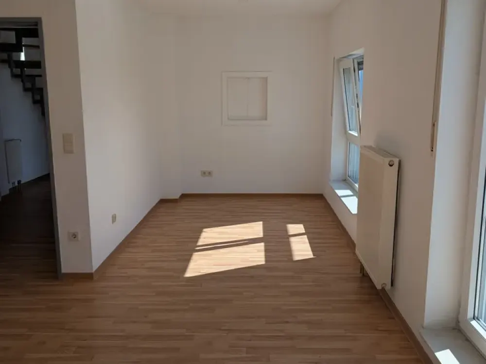 Schöne helle 4 Zimmer Wohnung über 2 Ebenen