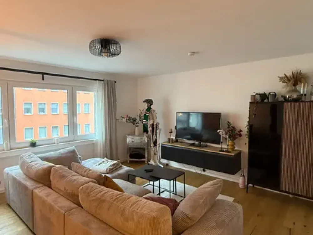 Living with Character: 2-Room Apartment on Roonstraße