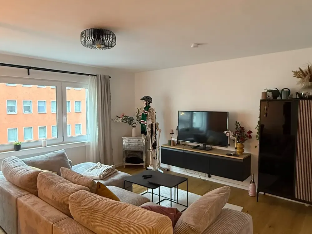 Living with Character: 2-Room Apartment on Roonstraße