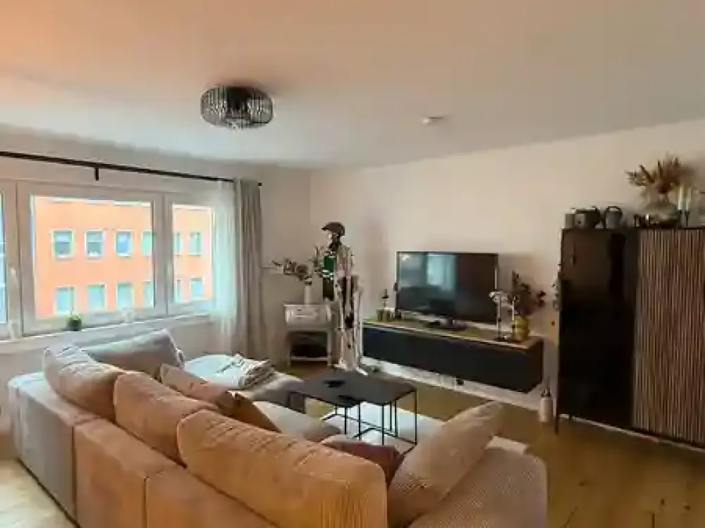 Living with Character: 2-Room Apartment on Roonstraße