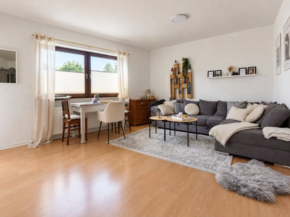 2-Zimmer-Wohnung mit Loggia in Laufnähe zum Knoops Park