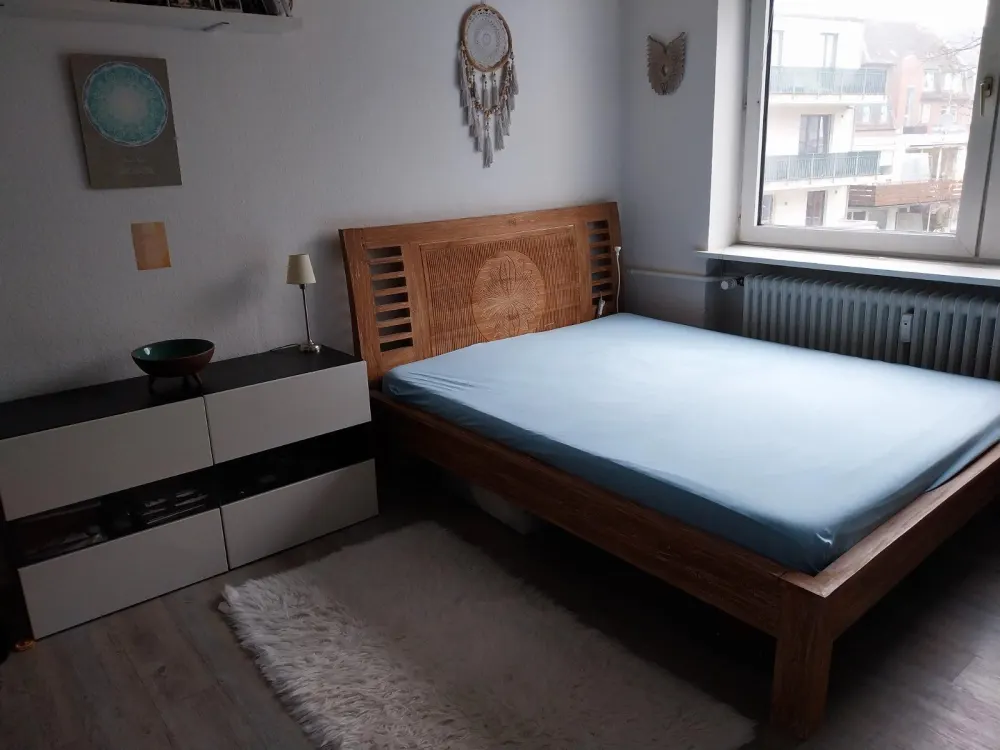 Zimmer für Pendlerinnen -zentral, gepflegt, hell