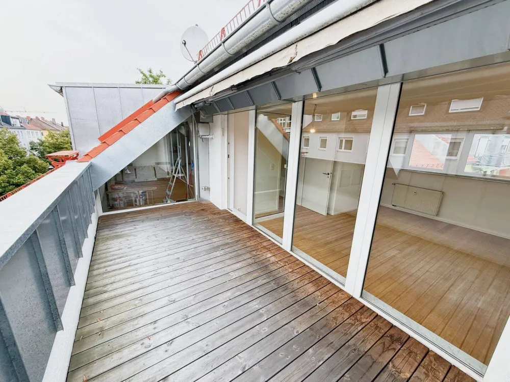 146 m² Dachgeschoss in Steinbühl, 5 Zimmer mit eigener Tür, Loggia, 2 Bäder, ab sofort
