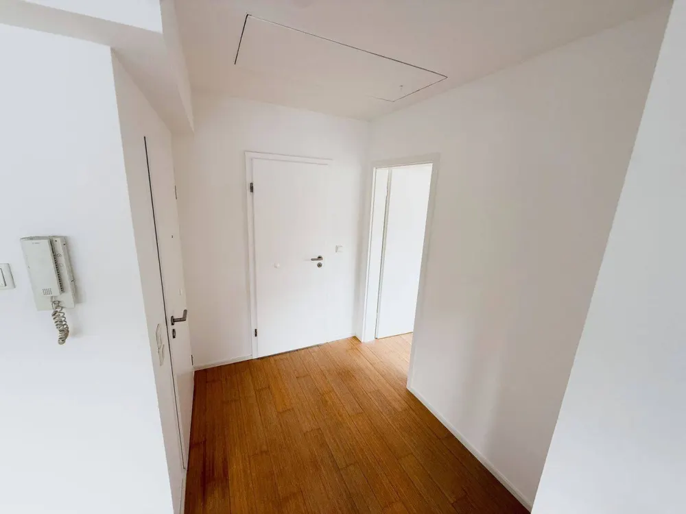 146 m² Dachgeschoss in Steinbühl, 5 Zimmer mit eigener Tür, Loggia, 2 Bäder, ab sofort