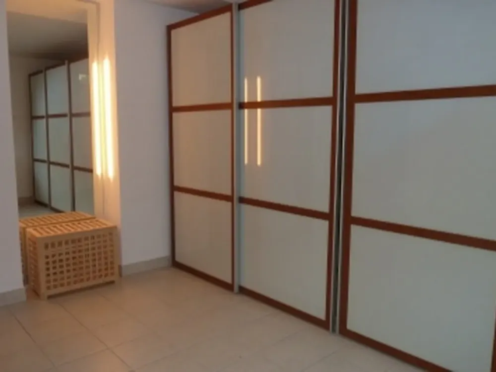 160 m2 Souterrain Luxuswohnung mit 40 m2 Terrasse in 13587 Berlin
