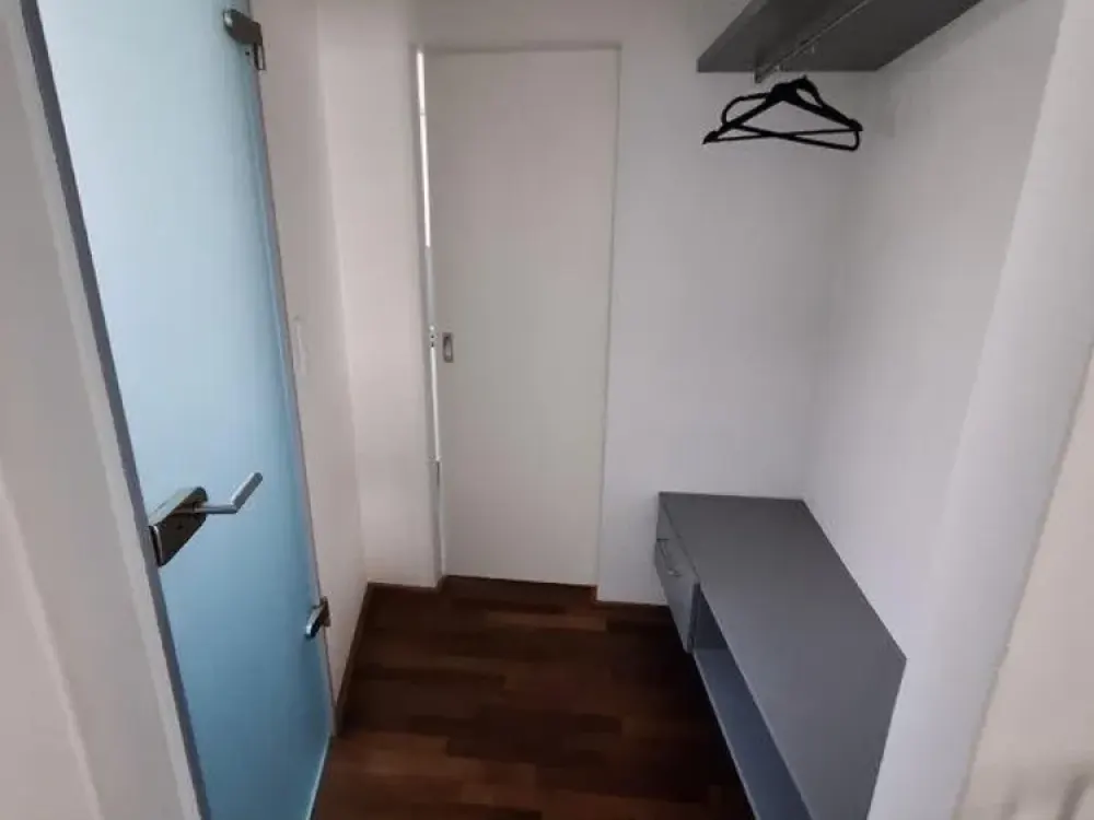 Modernes Wohnen im Zentrum, Grosszügige 3-Zimmer-Wohnung mit Einbauküche, Balkon & Garage (WG-geeig