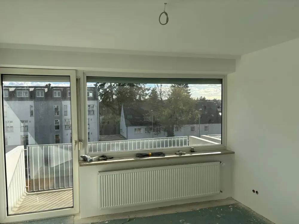 Newly Renovated 2-Room Apartment with Large Roof Terrace & 2 South-Facing Balconies, freshly renovated