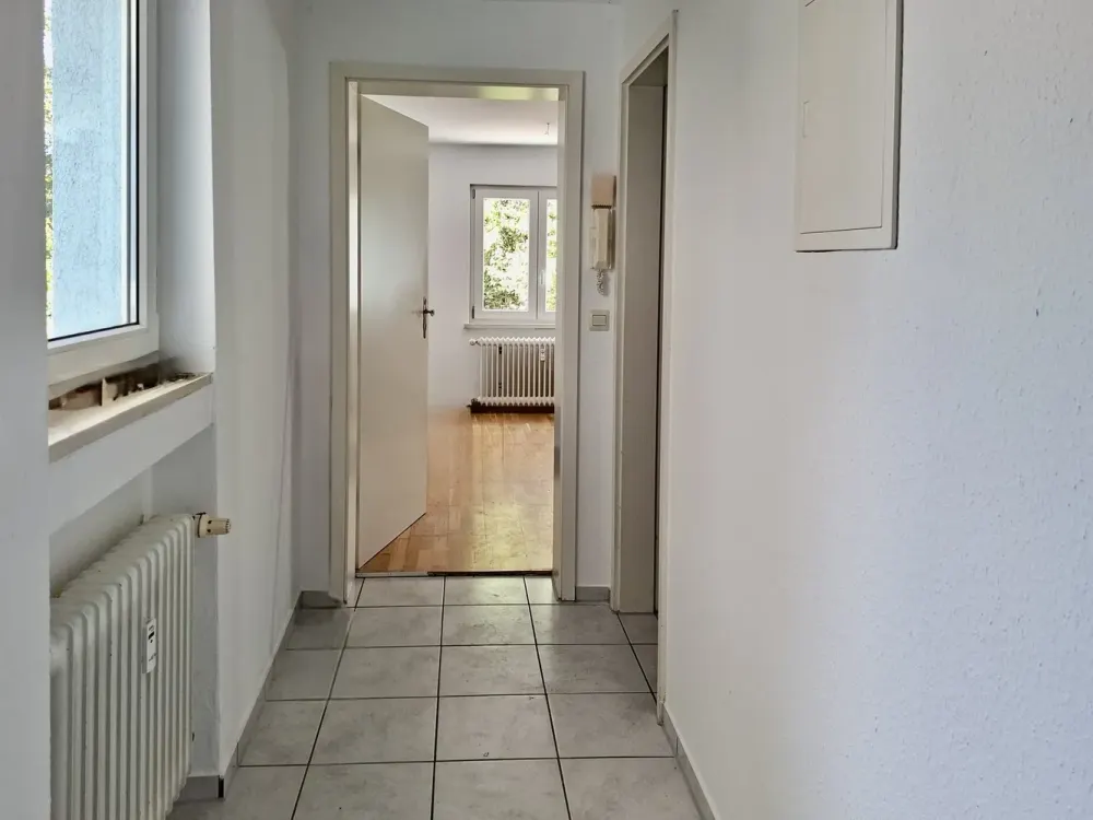 88214 Ravensburg: Newly Renovated Apartment with Large Terrace. 2 Rooms on the Ground Floor + 3rd Room in the Basement.
