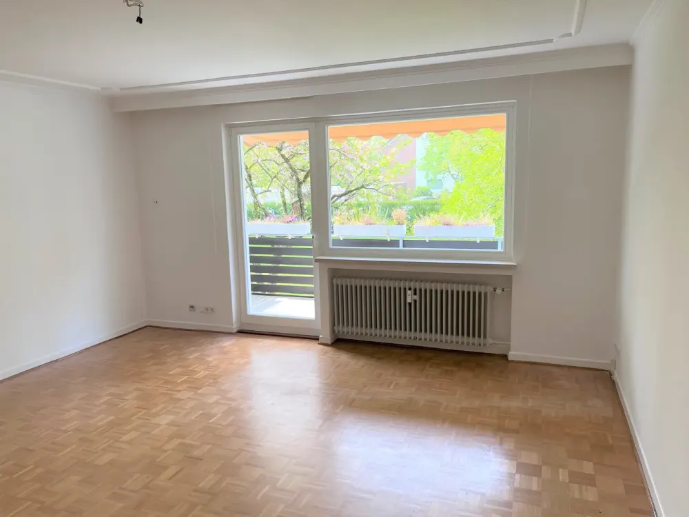 Helle Wohnung mit schönem Süd-West-Balkon sowie Parkett- bzw. neuen Vinylböden und Tageslichtbad
