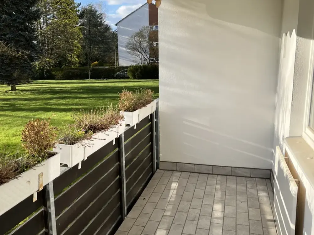 Helle Wohnung mit schönem Süd-West-Balkon sowie Parkett- bzw. neuen Vinylböden und Tageslichtbad