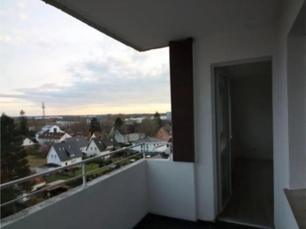 Beautiful 3-Room Apartment with Balcony, Completely Renovated, Available from 01.11