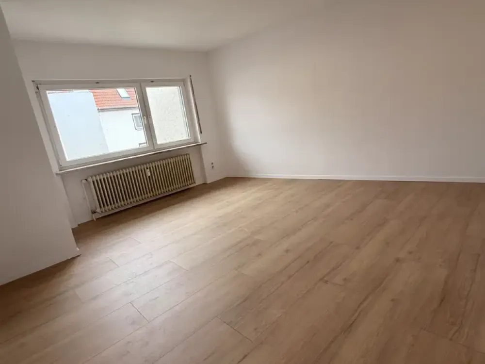 Frankfurt am Main: Helle 2-Zimmer-Wohnung mit Grünblick in Nieder-Eschbach