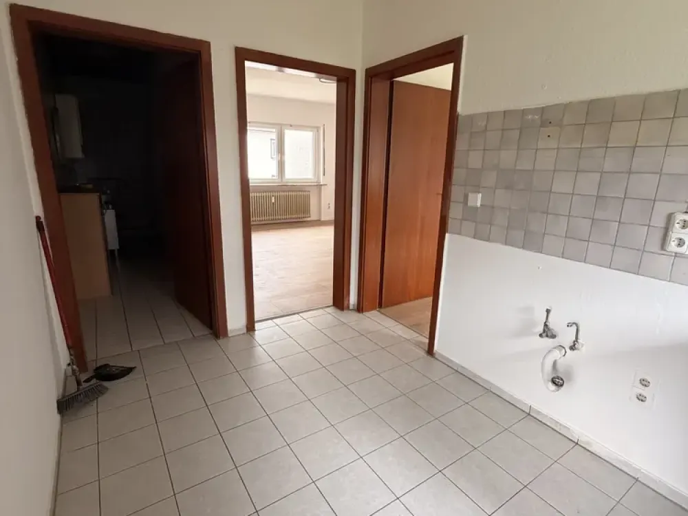 Frankfurt am Main: Helle 2-Zimmer-Wohnung mit Grünblick in Nieder-Eschbach