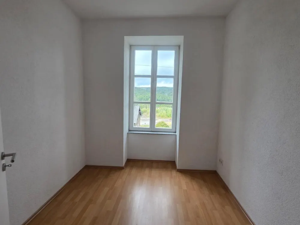 4-room apartment with balcony and garage for rent
