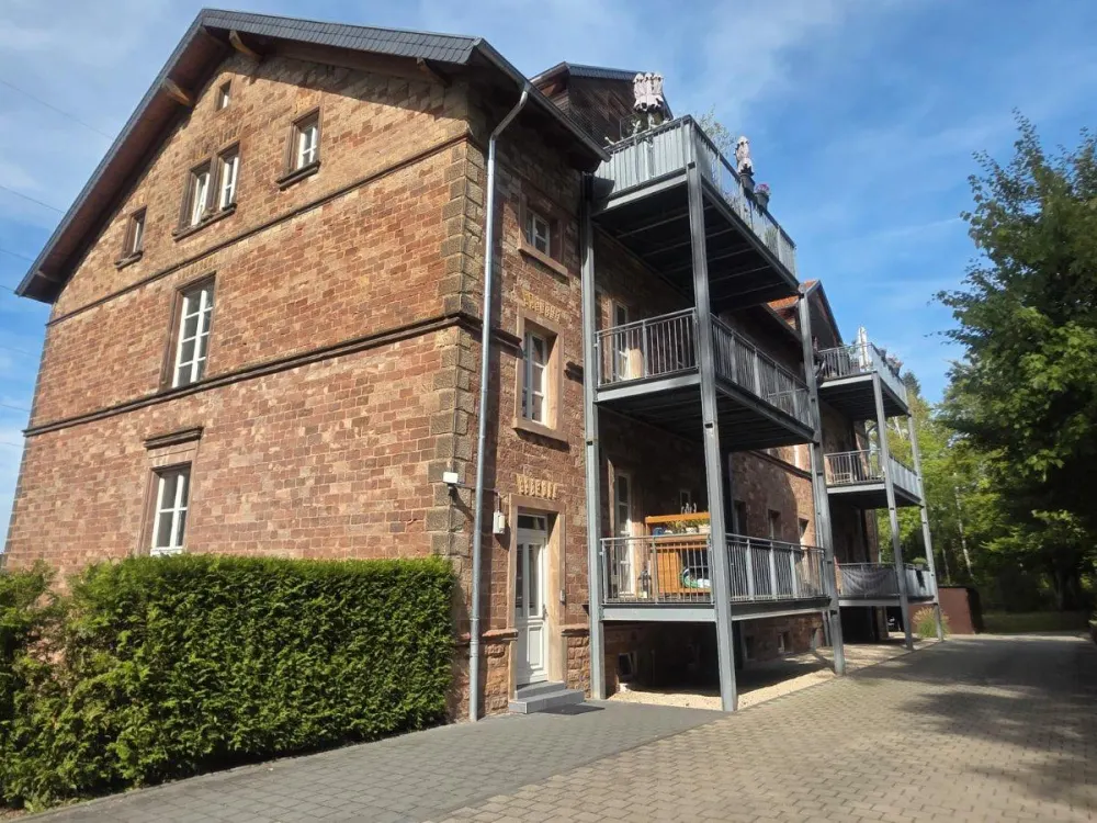 4-room apartment with balcony and garage for rent