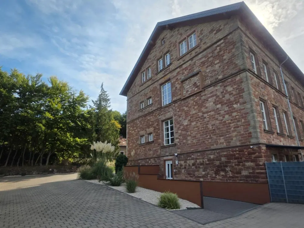 4-room apartment with balcony and garage for rent