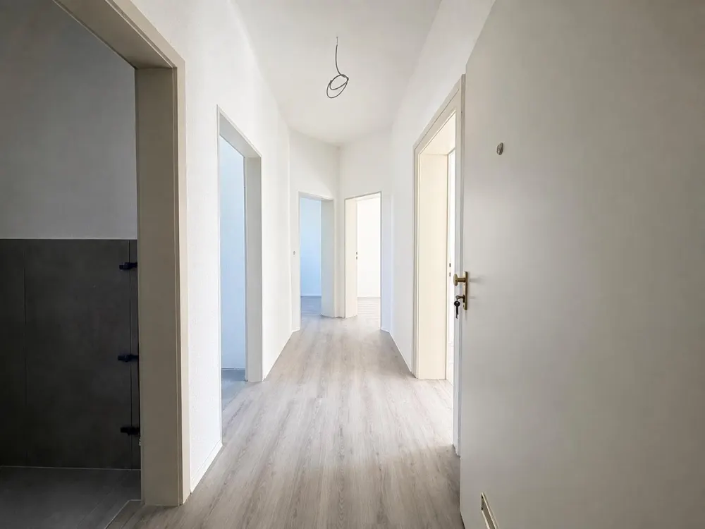 Alles neu gemacht! Komplett sanierte 3-Zimmer-Wohnung 69 m²,1.OG