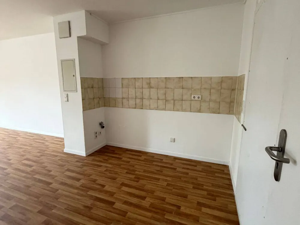 Großzügige Einraumwohnung in der Nähe des Stadtparks mit Balkon