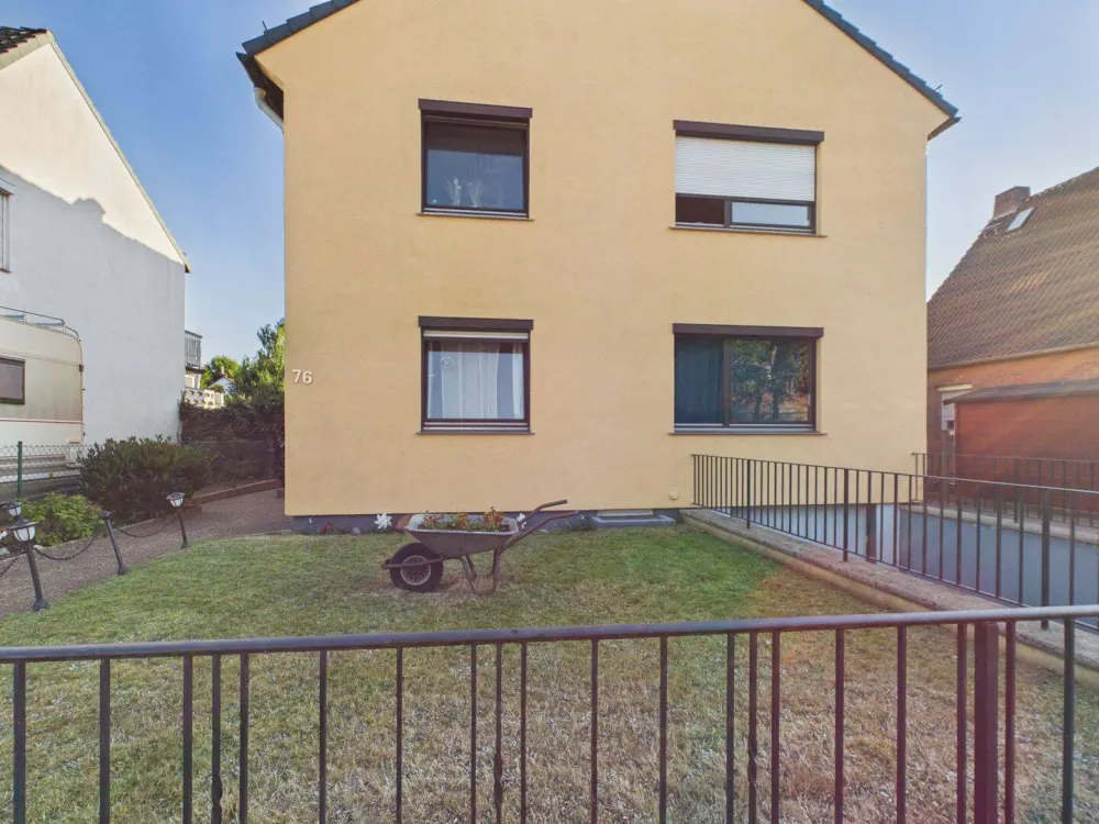 5-Zimmer-Wohnung mit Garten, Pool & 2 Garagen in Sebaldsbrück