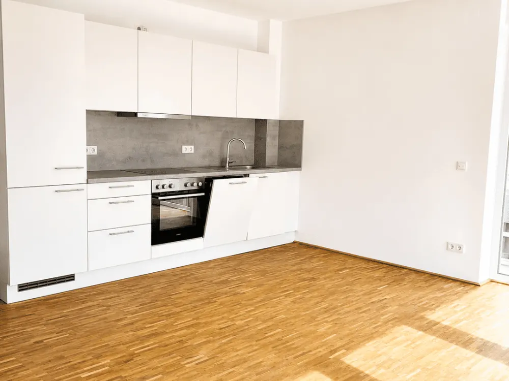 Attractive 3-Room Apartment with Balcony and Fitted Kitchen