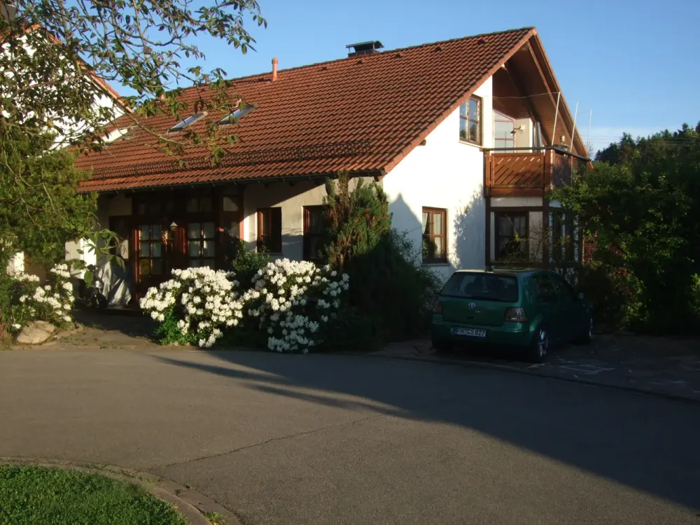 3,5-Zi.-DG-Wohnung mit West-Balkon in ruhiger Ortsrandlage von Kressbronn am Bodensee