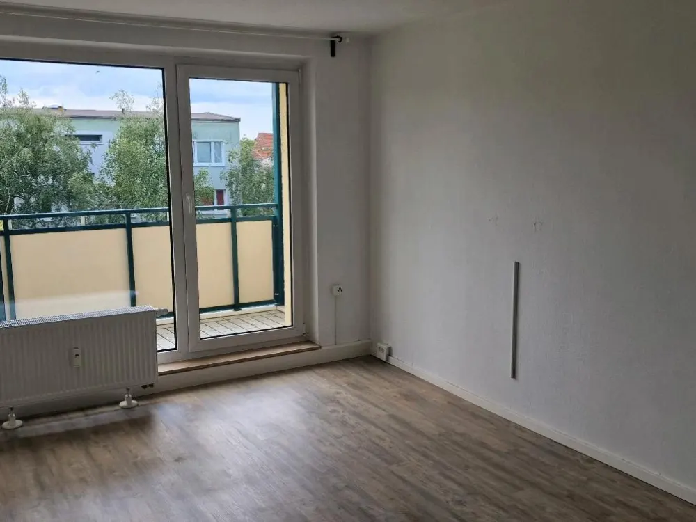 Bright 3-Room Apartment with Balcony & Evening Sun, 59 m² in Sömmerda