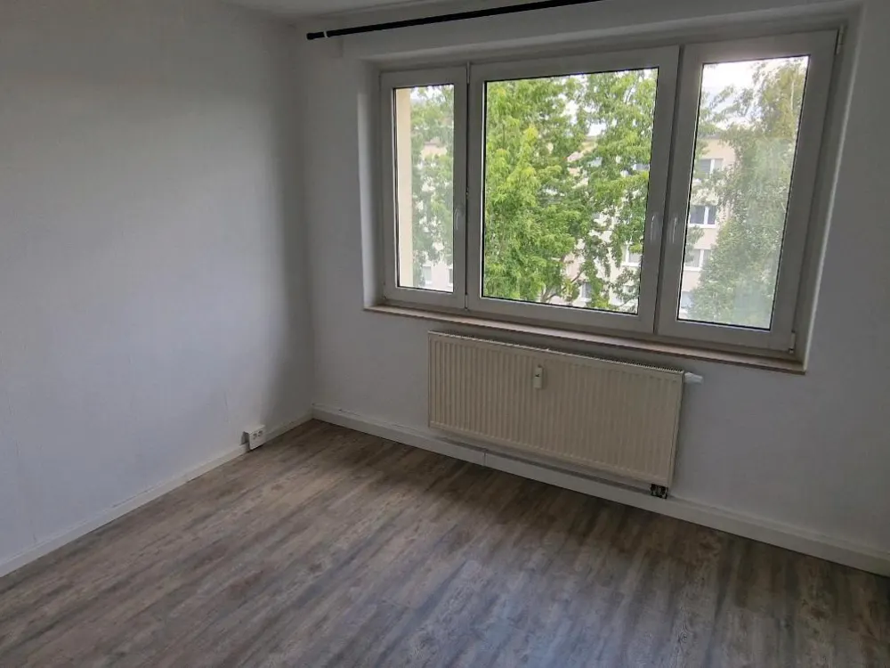 Bright 3-Room Apartment with Balcony & Evening Sun, 59 m² in Sömmerda