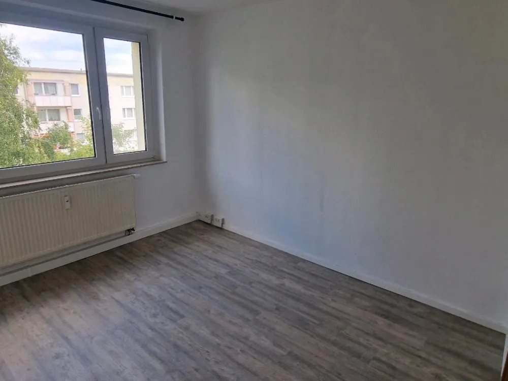 Bright 3-Room Apartment with Balcony & Evening Sun, 59 m² in Sömmerda